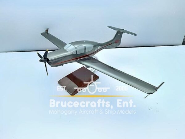 Diamond DA50 VH-BTC - Image 2